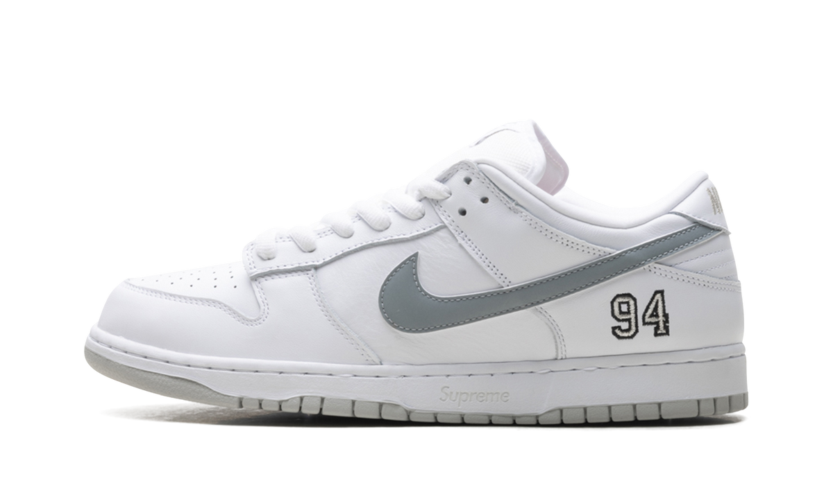 SB Dunk Low Supreme - White HQ8487 100